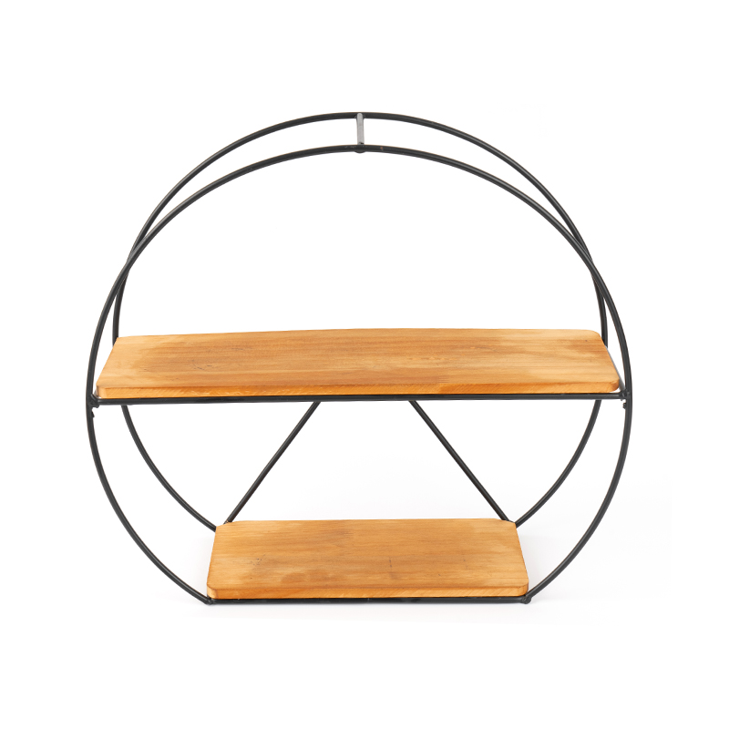 Gylden vegghylle og hengende oppbevaringskurv til kjøkken