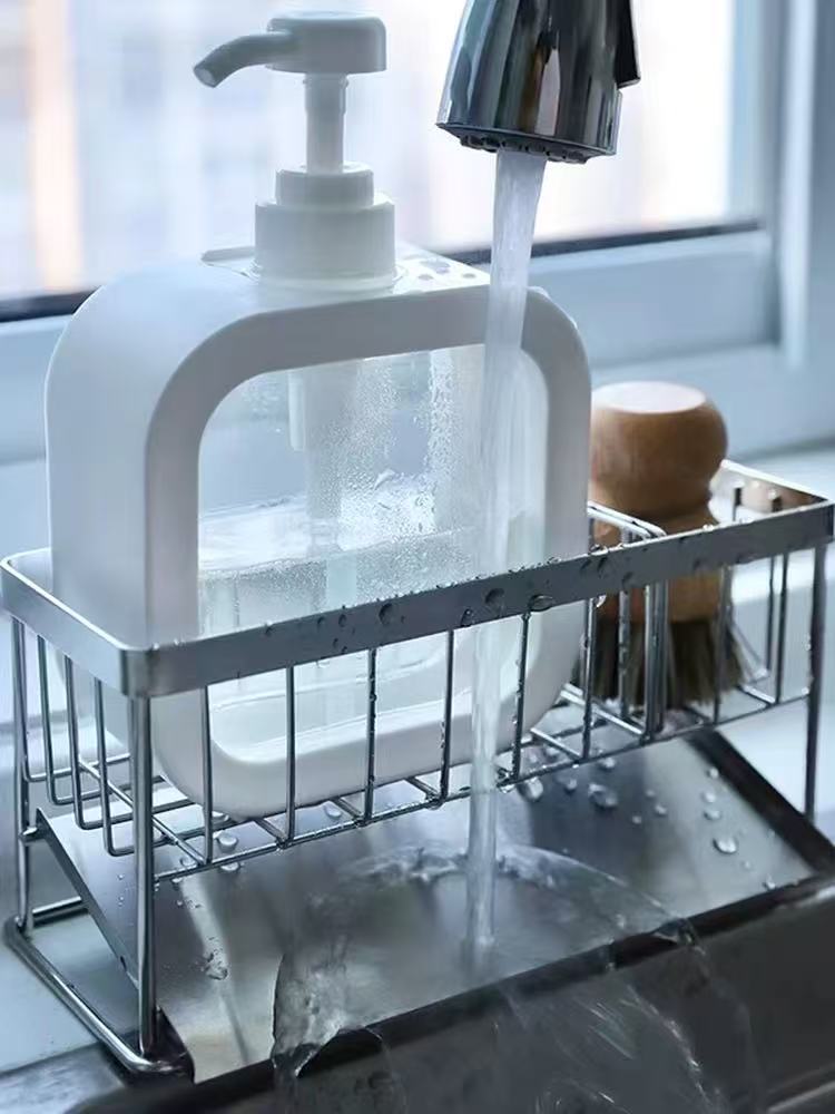 Hvordan bidrar veggmonterte metallhyller til plassbesparende løsninger?